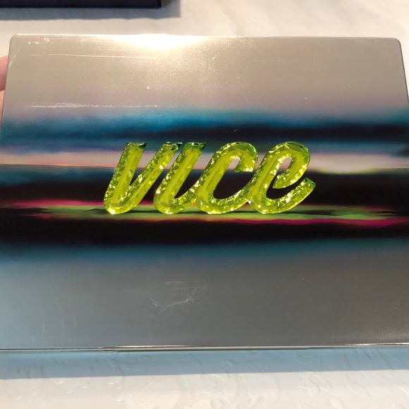Urban Decay Vice 3 Eyeshadow Palette - Picture 3 of 6